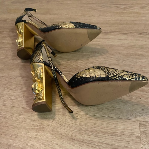 Jacqueline Moncayo Carbonel Gold/Black – Baroque Collection Heels - Picture 2 of 5